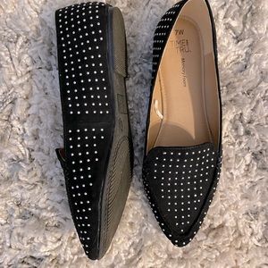 Pointy toe studded flats